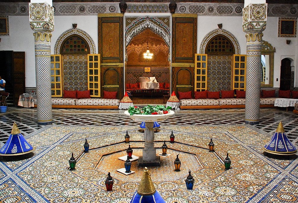 Марокканский дворец с цементной плиткой